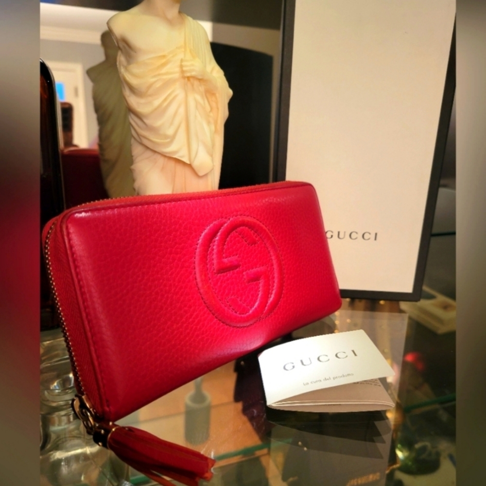 GUCCI Pebbled Calfskin Soho Zip Around Wallet Tabasco Red ❤️
